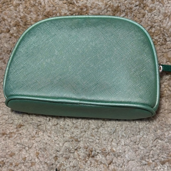 **5 ITEM BUNDLE** Including: La Mer Green Cosmetic Bag with 4 Skincare Items NWT - Picture 14 of 15